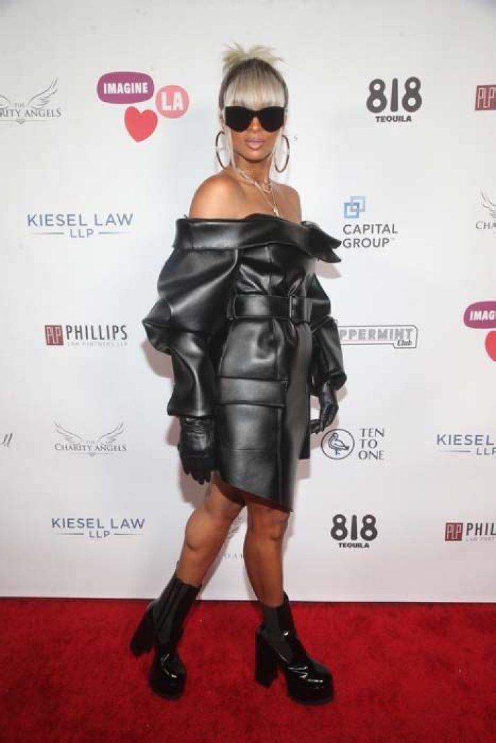 Ciara Rocks Leather Mini Dress As She & Russell Wilson Kiss On Romantic Gondola Ride In Venice