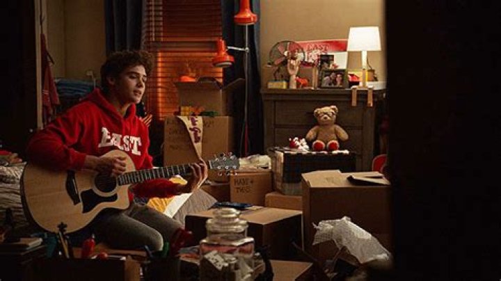 Joshua Bassett & More ‘HSMTMTS’ Cast Tease An ‘Emotional’ Ricky & Nini Duet & A ‘Powerhouse’ Song