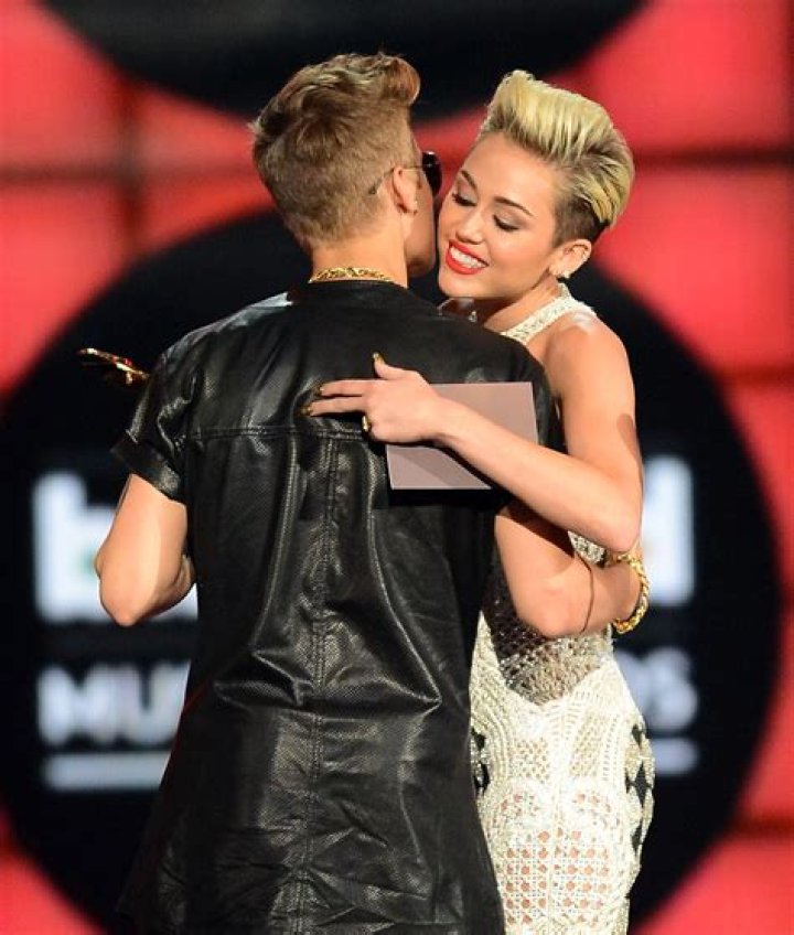 Miley Cyrus & Justin Bieber Hook Up: Their X-Rated Chemistry In Bed — Report