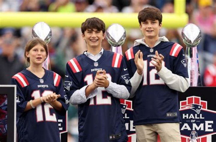 Tom Brady & Gisele Bundchen’s Sweetest Pics With Their Kids At Super Bowls